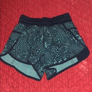 Lululemon run times shorts blue and green size 4